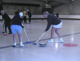 curling2004 - 0926_brushwomen.jpg